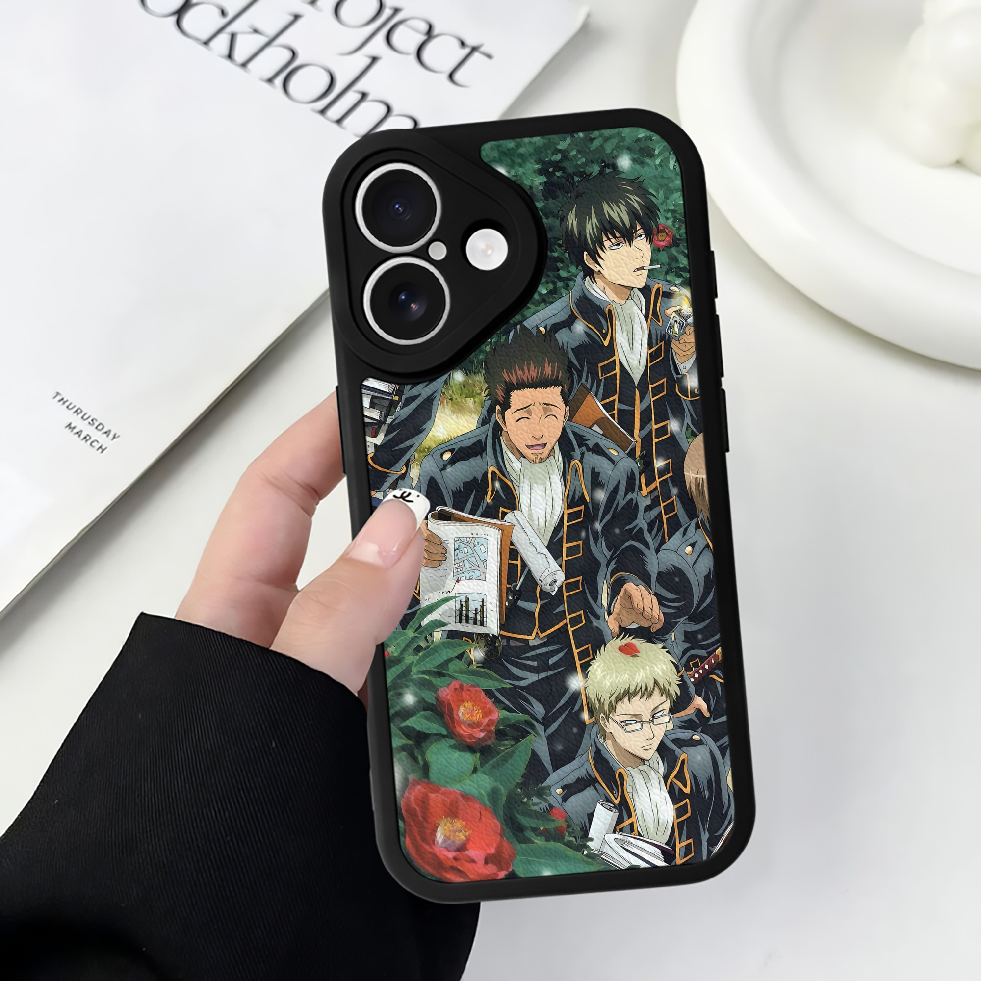 （画像用） ぎんたま 坂田銀時（さかたぎんとき） 神楽 志村新八（しむら しんぱち） GINTAMA Sakata Gintoki Kagura Shimura Shinpachi 【iPhone 16シリーズ対応】シリコンスマホケース（レザー調） 材質：シリコン